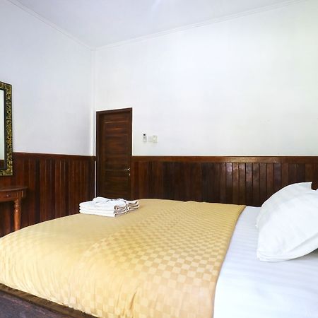 Puri Nusa Beach Hotel Batumadeg Exterior photo